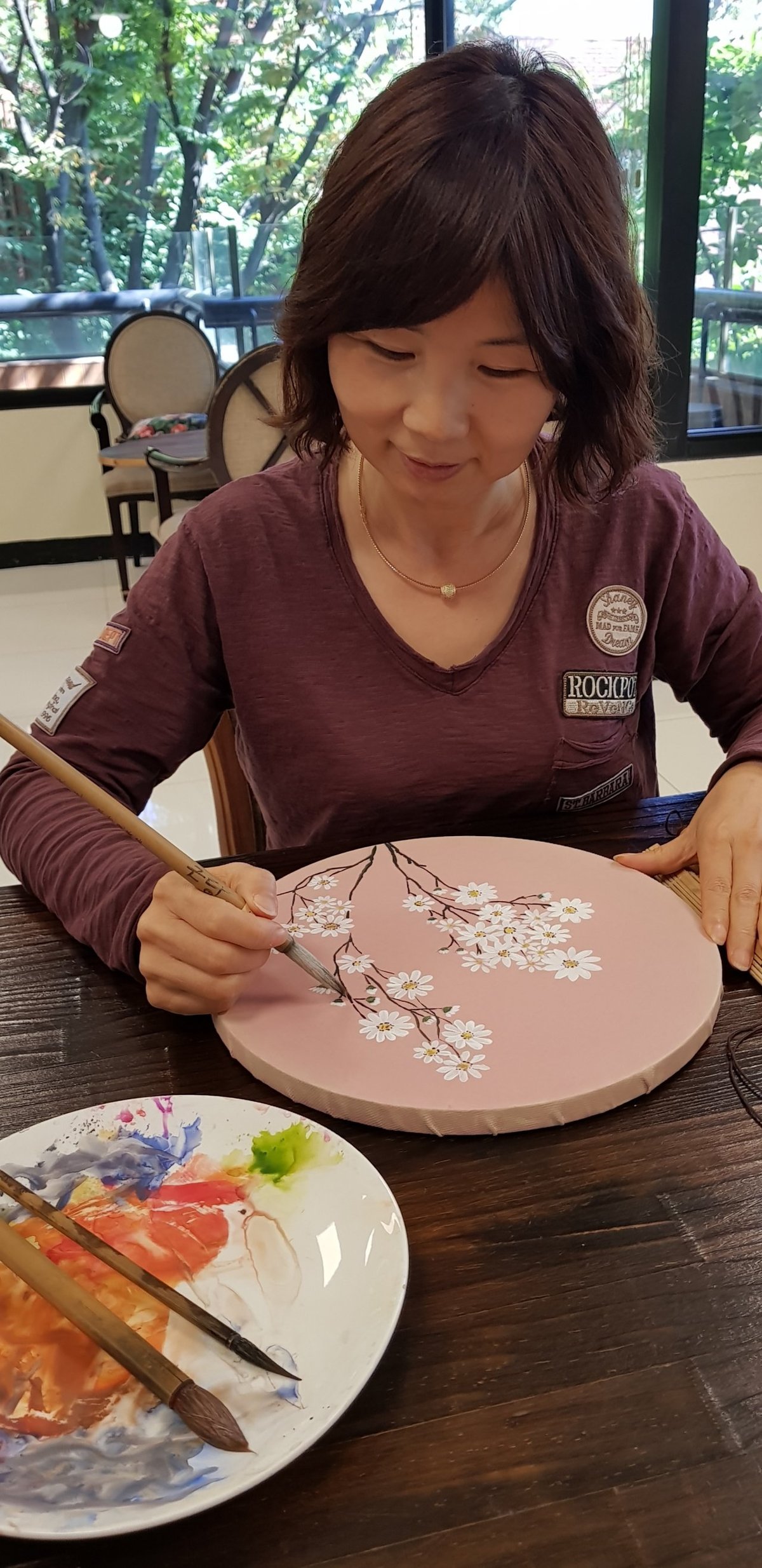 도자기에 벚꽃 그리기